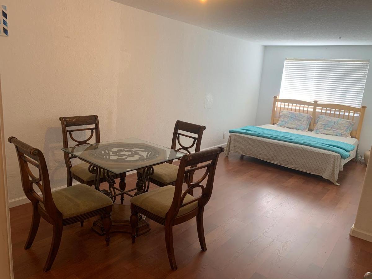 Bedroom Suite In Lauderdale Lakes Townhome Φορτ Λόντερντεϊλ Εξωτερικό φωτογραφία