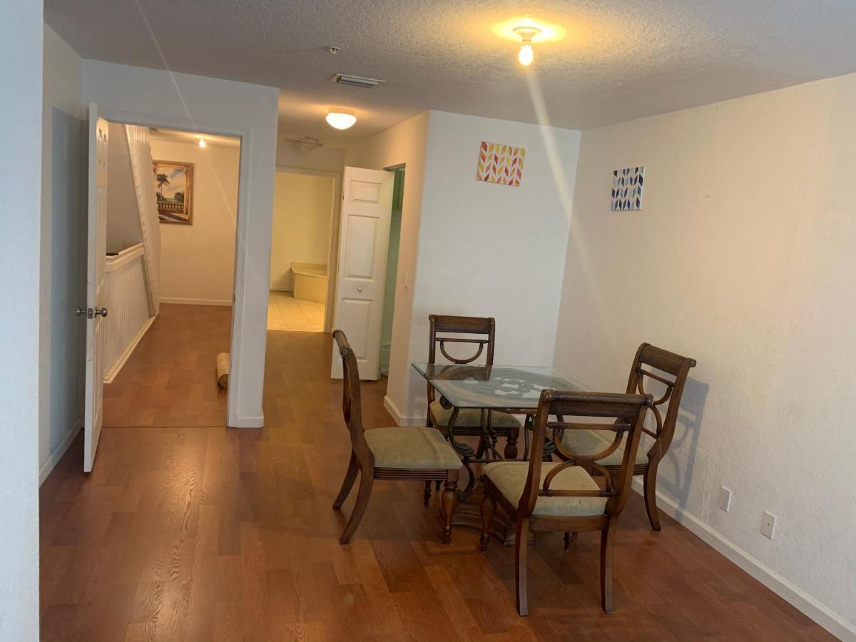 Bedroom Suite In Lauderdale Lakes Townhome Φορτ Λόντερντεϊλ Εξωτερικό φωτογραφία